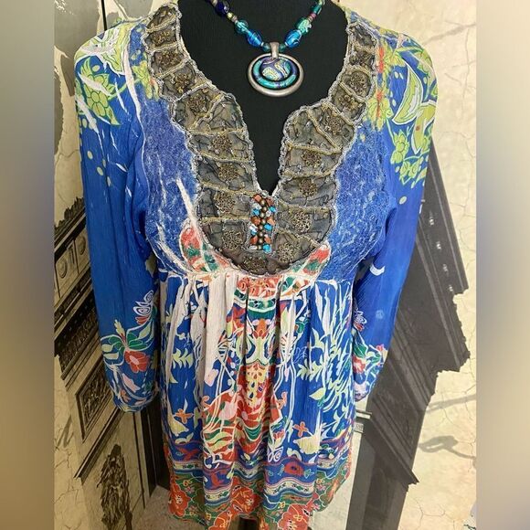 Beautiful blouse by Mushka Sienna Rose in size medium - Picture 1 of 3